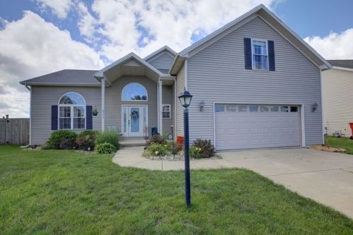 4111 Pebblebrook Ln, Champaign, IL 61822-2092