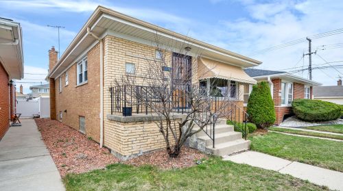 8243 Francisco Ave, Chicago IL 60645-4302 exterior