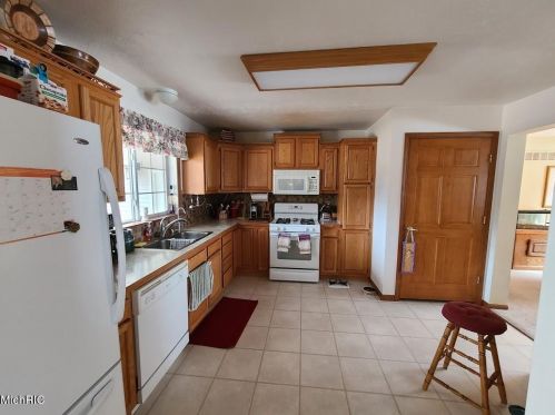 12377 212th Ave, Big Rapids, MI 49307-9220