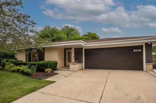 8708 Ohio Ave, Milwaukee, WI 53227-4543