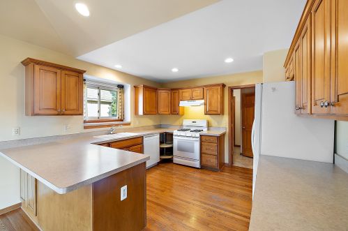 21855 Town Gate Dr, Macomb Township MI 48044-3791 exterior