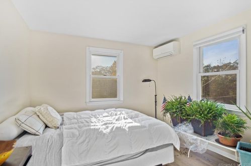 39 Tra Mart Dr, Uncasville CT  06382-1115 exterior