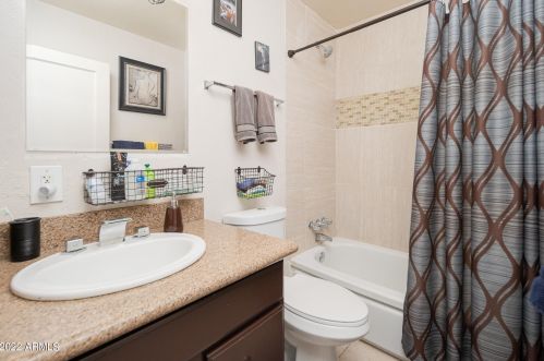 8109 28 Ave, Phoenix AZ 85009-5042 exterior