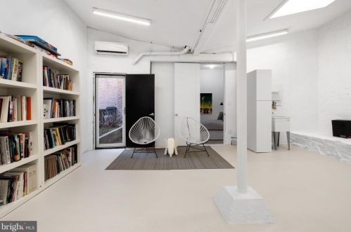 829 2nd St, Philadelphia PA 19133 exterior