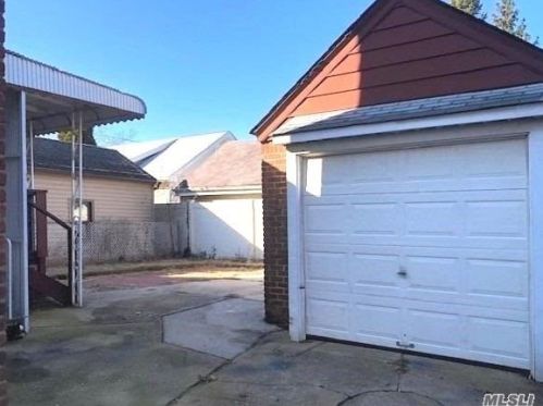 182 Grv St, Valley Stream NY 11580-2020 exterior