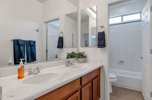 4322 Aracely Dr, Phoenix AZ  85087-5998 exterior