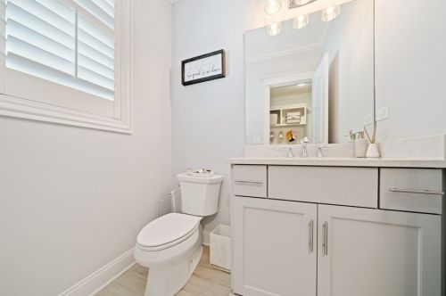 697 Parkside Ave, Elmhurst IL 60126-5029 exterior