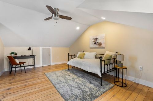 1814 Fox Way, Pittsburgh PA  15203-1732 exterior