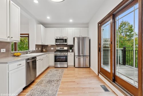 1774 Ainslie St, Chicago IL 60630-2018 exterior