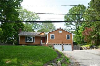 55 Tanyard Ln, Hunt, NY 11743-2533