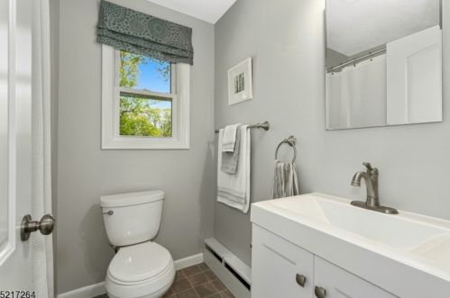 33 Mendes St, Parsippany NJ 07834-1216 exterior