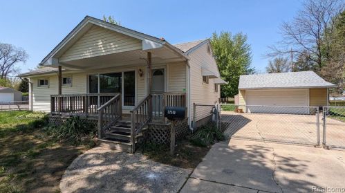 32360 Donnelly St, Garden City MI  48135-3207 exterior