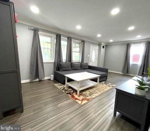 708 1st St, Rockville MD 20850-1450 exterior