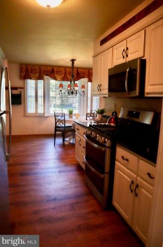 7641 Miller Fall Rd, Rockville MD 20855-1165 exterior