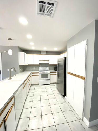 1117 Airoso Blvd, Fort Pierce FL  34983-2552 exterior