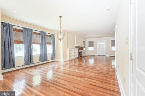 7017 Glenloch St, Philadelphia PA 19135-2223 exterior