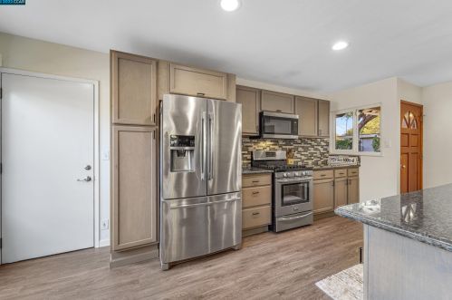 3112 Mount Diablo St, Concord CA 94518-1146 exterior