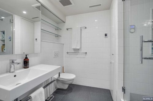 23 Shr Rd, Edgewater NJ 07020-1519 exterior