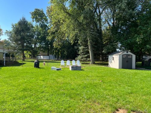 4 Crescent Rd, Edison NJ  08817-4125 exterior