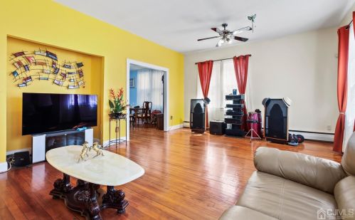 708 Convery Blvd, Perth Amboy, NJ 08861-2555