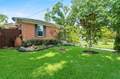 6904 Blessing Dr, Dallas TX  75214-2547 exterior