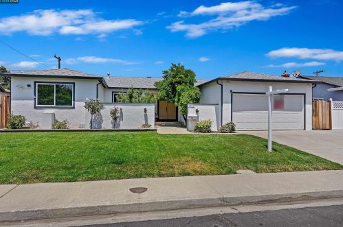 1519 Heartwood Dr, Concord CA 94521-1939 exterior
