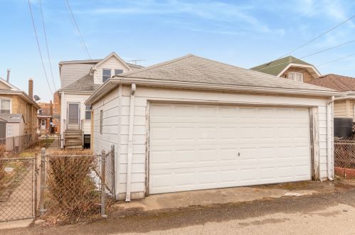 6024 Eddy St, Chicago IL 60641-3246 exterior