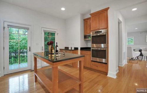 141 Hudson Cv, Edgewater NJ 07020-1480 exterior