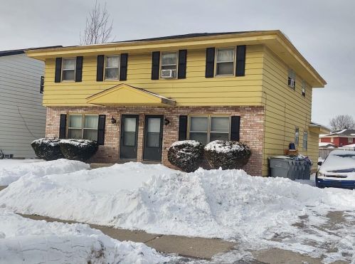 9135 Swan Rd, Milwaukee WI 53224-1703 exterior