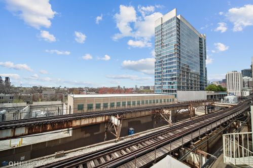 26 14th Pl, Chicago IL 60605-2794 exterior