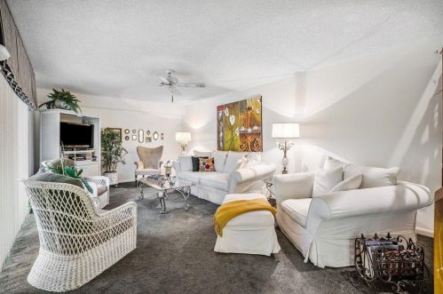 323 Live Oak Ln, Boynton Beach FL 33436-7116 exterior