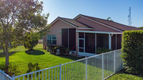 10051 Chadwick Dr, Fort Pierce FL 34987-2418 exterior