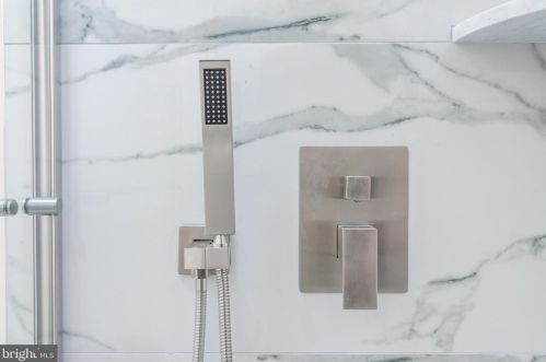 2418 Iseminger St, Philadelphia PA  19148-3518 exterior