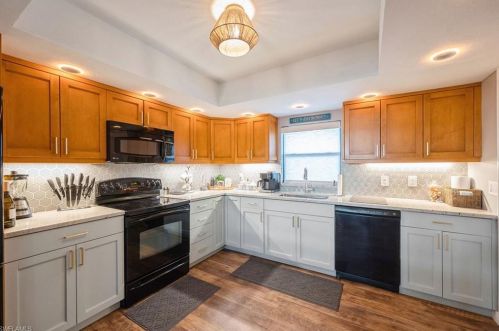 724 92 Ave, Naples FL 34108-2433 exterior