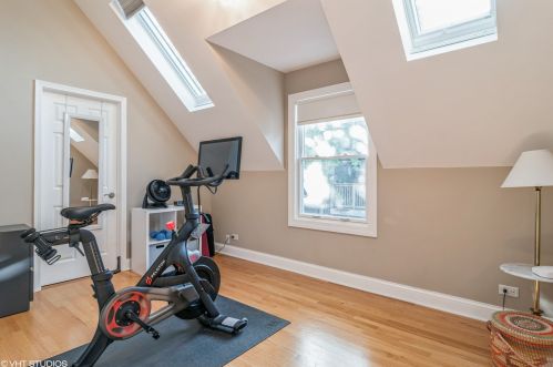 1845 Cornelia Ave, Chicago IL 60657-1022 exterior