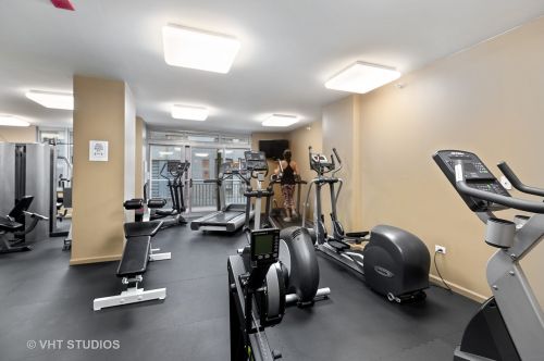 125 Jefferson St, Chicago IL  60661-3609 exterior