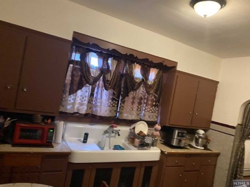 112 Summit Ave, Outwater NJ 07026-2813 exterior