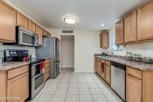 8217 Beverly St, Tucson AZ 85710-5931 exterior