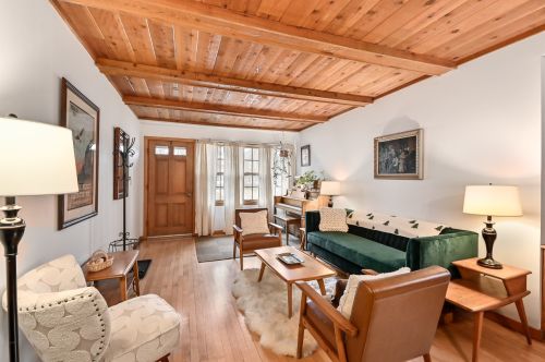 4929 Hollywood Ave, Milwaukee WI 53217-5935 exterior