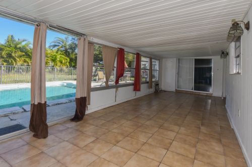 189 Ivanhoe Ct, Fort Pierce FL 34983-2052 exterior