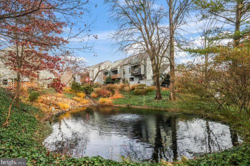 11120 Glade Dr, Herndon VA 20191-4706 exterior