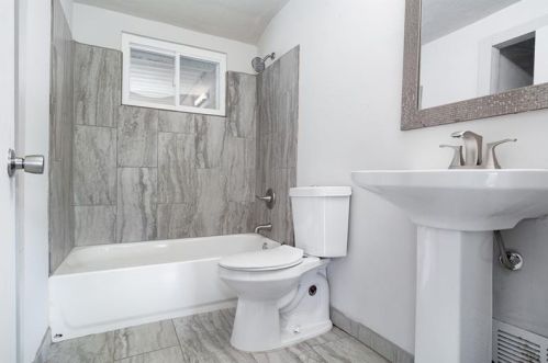 712 Southern Ave, Pittsburgh PA 15235-4166 exterior