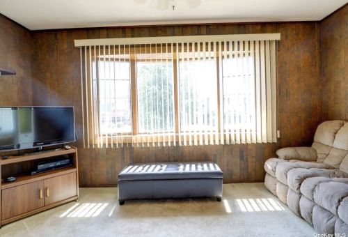 56 Cottage St, Valley Stream NY  11580-4652 exterior