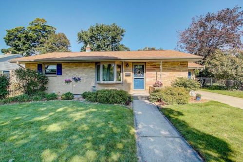 2044 Sunset Ct, Milwaukee WI  53226-2750 exterior