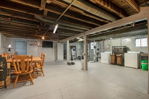 906 Caton Ave, Joliet IL 60435-5807 exterior