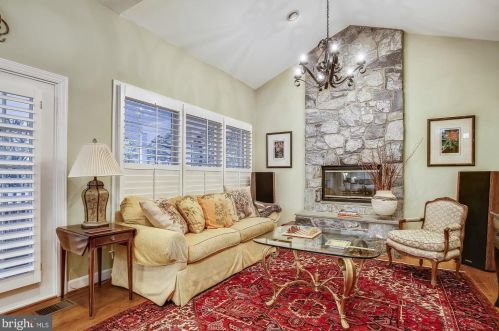 1276 Beverly Rd, Mc Lean VA 22101-2834 exterior