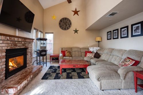 4005 Santa Maria Pl, Turlock CA 95382-8501 exterior