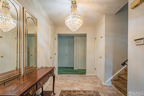 7 Meredith Rd, Edison NJ 08817-2231 exterior