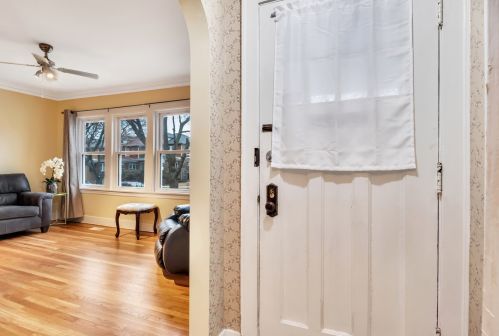 2311 Lunt Ave, Chicago IL  60645-4712 exterior