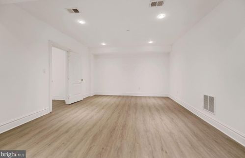 9318 Cranford Dr, Rockville MD 20854-2231 exterior